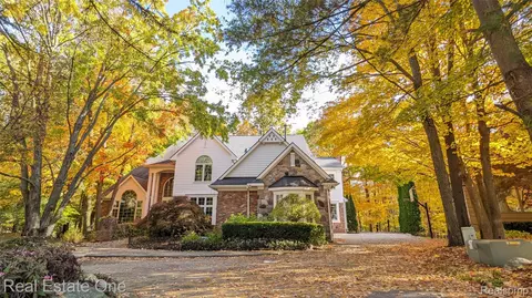 6212 Bromley Ct, West Bloomfield, MI 48322