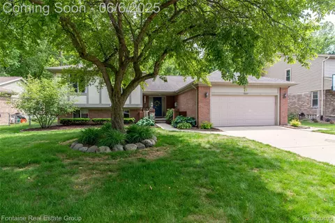30857 Mayville St, Livonia, MI 48152