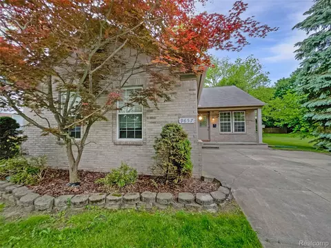 9657 Rockland, Redford, MI 48239