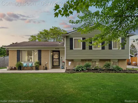 43092 Bond Ct, Sterling Heights, MI 48313