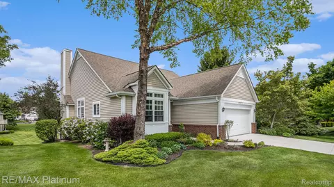 4977 Northfield Dr #49, Howell, MI 48843
