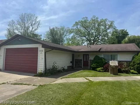 735 N Court St, Lapeer, MI 48446