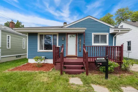 15111 Stephens Dr, Eastpointe, MI 48021