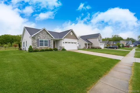 13135 River Rock Pass, Fenton, MI 48451