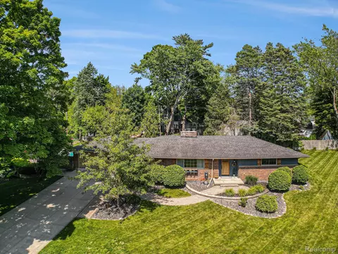 6062 Middle Lake Rd, Village Of Clarkston, MI 48346