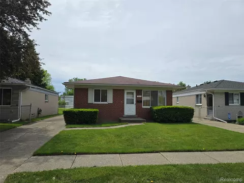 19526 Gaynon Dr, Clinton Township, MI 48035