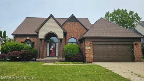 540 Clairpointe Woods Dr, Detroit, MI 48215