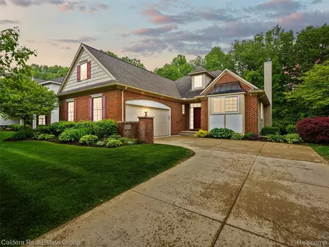 9862 Tioga Trl, Pinckney, MI 48169