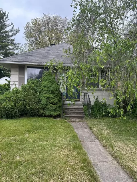318 Jones St, Mount Clemens, MI 48043
