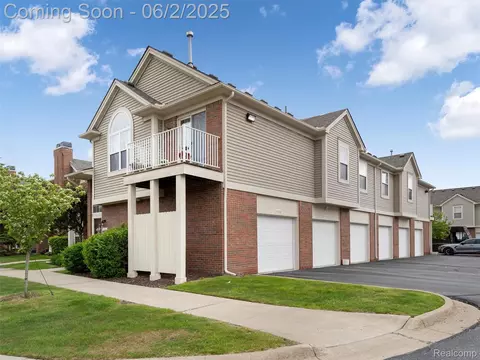15326 Cornell Dr, Clinton Township, MI 48038