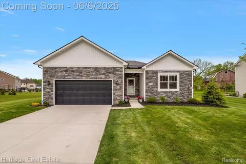6231 Leighland Dr, Grand Blanc, MI 48439