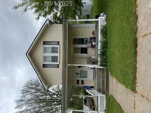 131 Grand Ave, Mount Clemens, MI 48043