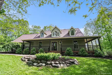 8315 Woodland Cir, Goodrich, MI 48438