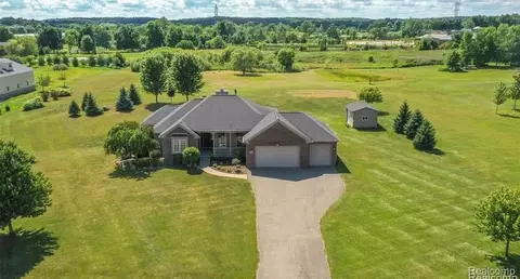 203 Dena Marie Dr, Brandon, MI 48462