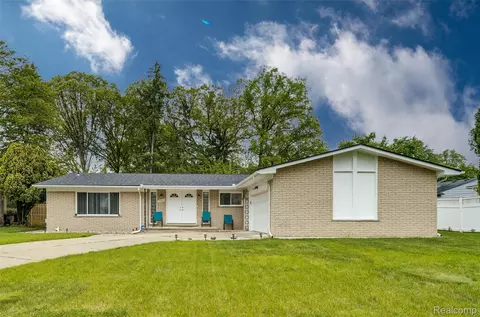 24970 Thorndyke St, Southfield, MI 48033