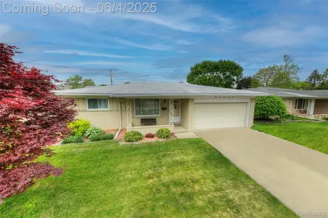 35729 Woodvilla Dr, Sterling Heights, MI 48312