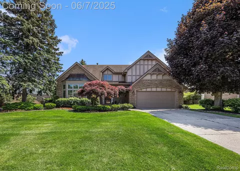 31220 Country Ridge Cir, Farmington Hills, MI 48331