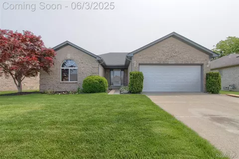 24703 Curtis Dr, Brownstown, MI 48134