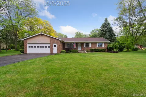 3050 Dillon Rd, Flushing, MI 48433