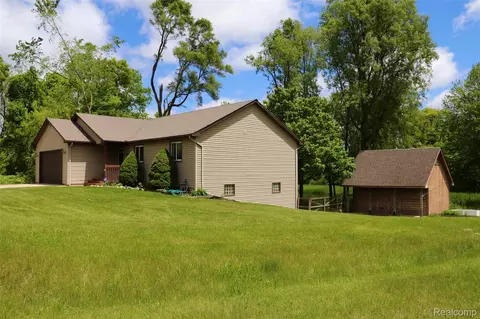 9568 Bloomhill Dr, Rose, MI 48442