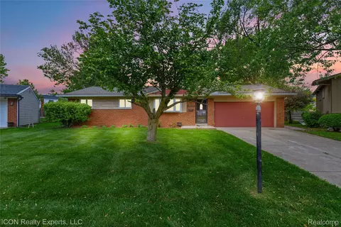 38505 Littlefield Dr, Sterling Heights, MI 48312