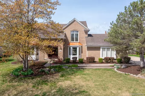 3351 Muerknoll Dr, Troy, MI 48084
