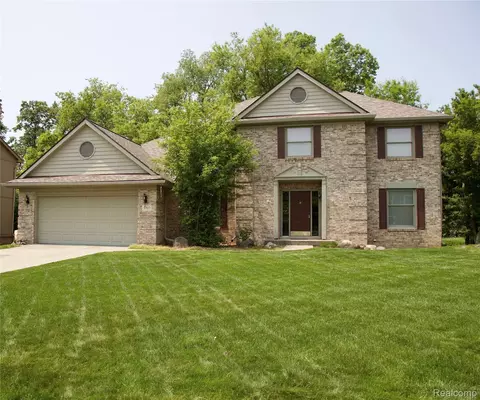5517 Loch Moor Dr, Independence, MI 48346
