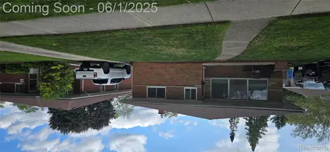 26312 Warrington St, Dearborn Heights, MI 48127