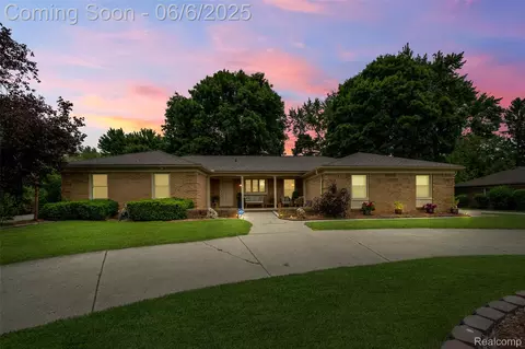 35220 Northmont Dr, Farmington Hills, MI 48331