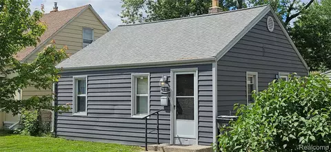 21117 Woodward St, Clinton Township, MI 48035