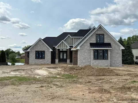4572 Coastal Pkwy, White Lake, MI 48386