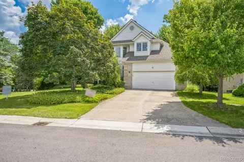 38049 Lantern Hill Ct, Farmington Hills, MI 48331