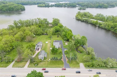 2459 Rawsonville Rd, Van Buren, MI 48111