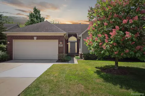 40837 Lenox Park Dr, Novi, MI 48377