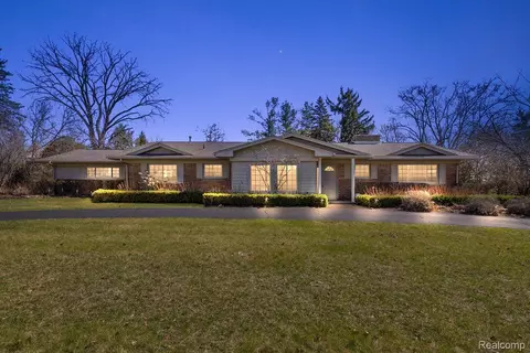 1490 Charrington Rd, Bloomfield Hills, MI 48301