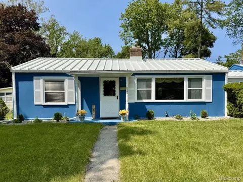 612 Cressfield Ln, Ann Arbor, MI 48103