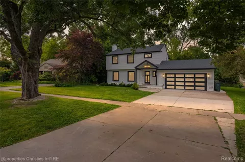 1054 Saxon Dr, Birmingham, MI 48009