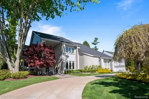 6566 Bristol Dr, West Bloomfield, MI 48322