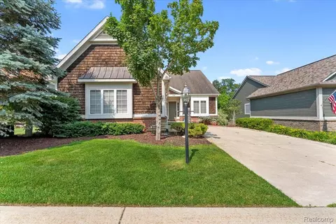 138 Cottage Ln, Milford, MI 48381
