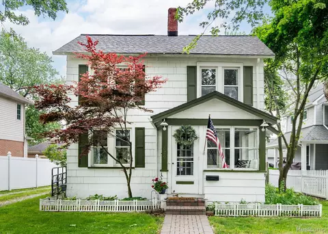 629 1st St, Rochester, MI 48307