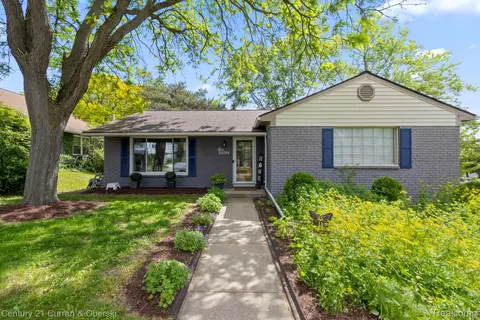 24294 Pinecrest St, Novi, MI 48375