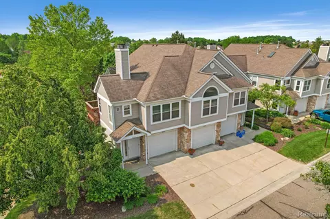 1637 Coburn Dr, Pittsfield, MI 48108