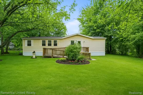 5758 Maunee Dr, Genoa, MI 48114