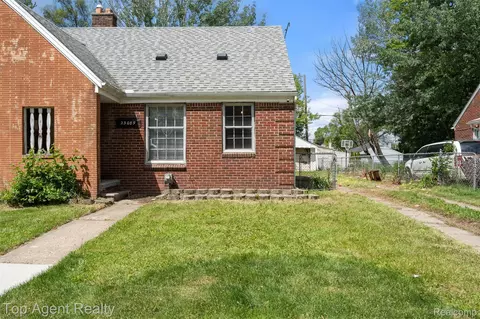 23089 Brittany Ave, Eastpointe, MI 48021