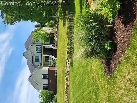 5641 Ciderberry Dr, Genoa, MI 48116