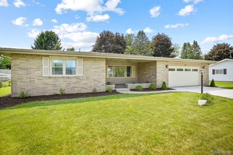 116 Surrey Rd, Saint Louis, MI 48880