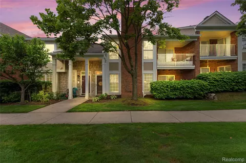 56575 Chesapeake Trl, Utica, MI 48316