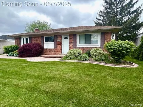 31613 Kenwood Ave, Madison Heights, MI 48071