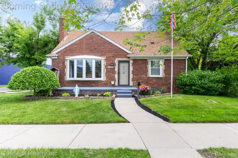 294 Felice St, Wyandotte, MI 48192