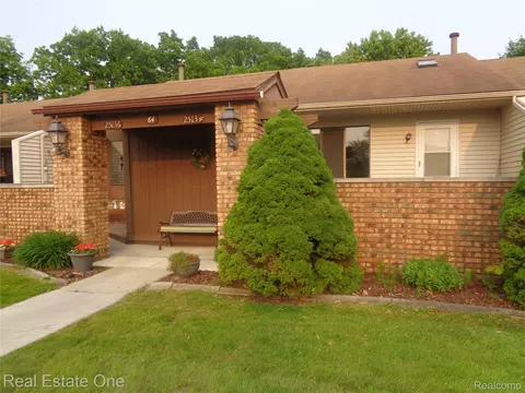 25134 Jefferson Ct #4, South Lyon, MI 48178